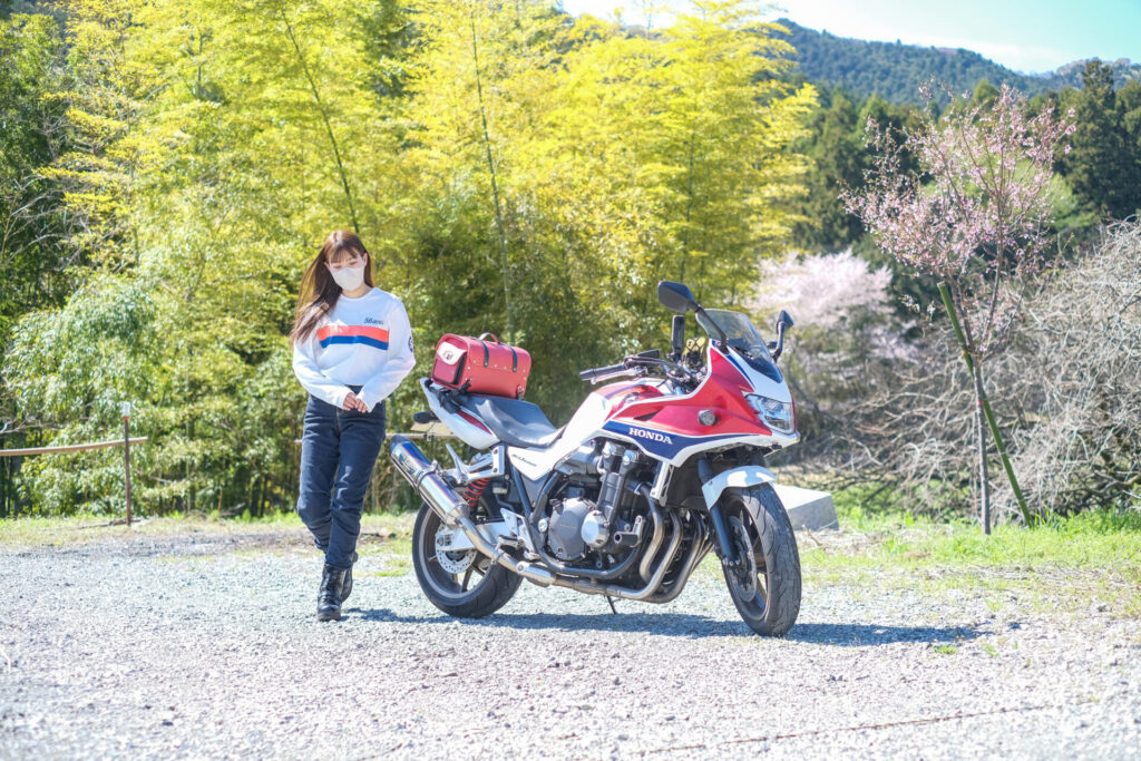 伊勢原ツーリングでのCB1300SBと装備