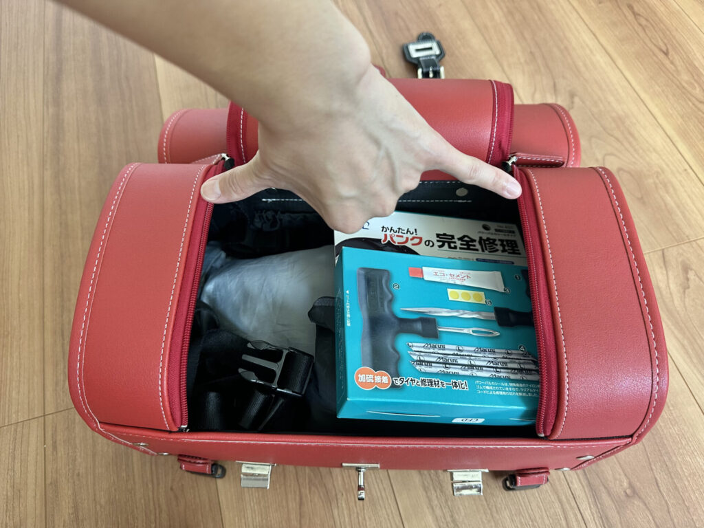 AMBOOT AB-STBG01シートバッグの開口部。荷物の入り口が狭いことがわかる