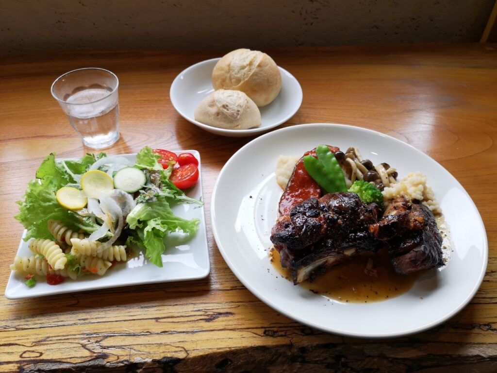 農園カフェラビットのスペアリブ(ジビエ料理)
