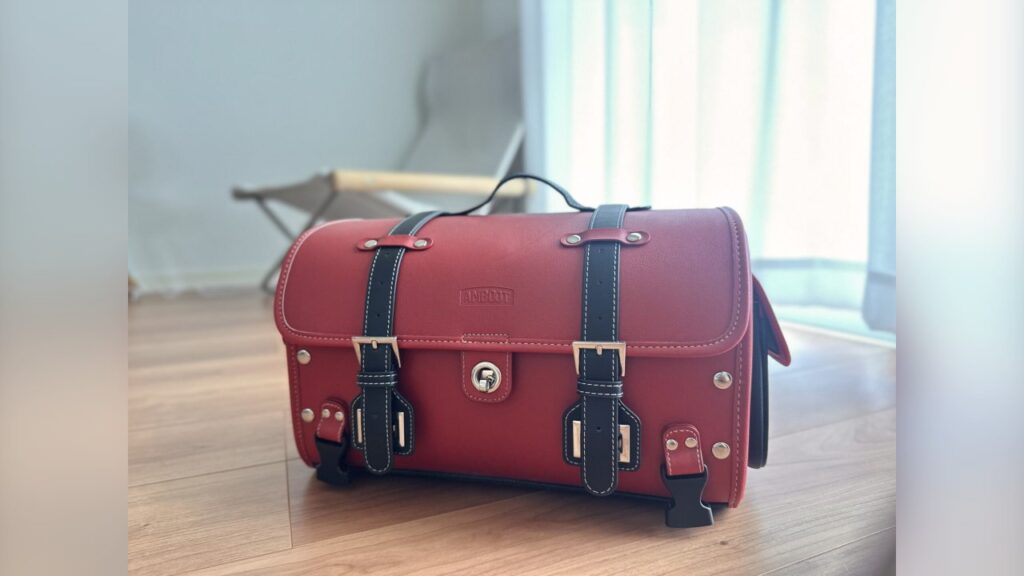 【AMBOOTシートバッグを1年使ったレビュー】クラシカルで可愛い11L のアイキャッチ画像