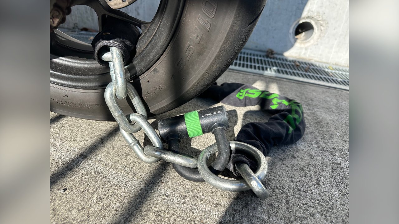 バイクチェーンロックのかけ方・選び方｜長さの目安と地球ロックのコツ のアイキャッチ画像