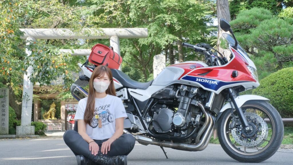 神社の鳥居前のCB1300SBとsuu - suuちゃんねる