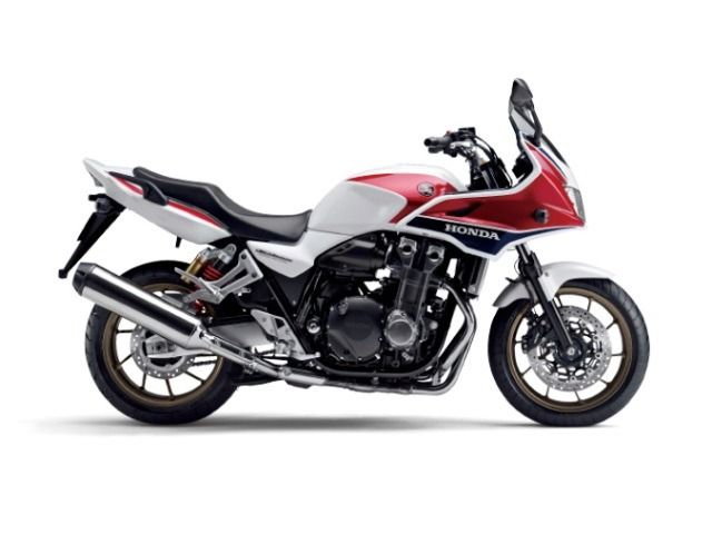 2015年式ホンダCB1300 SUPER BOL D'OR。シート高780mmの車体