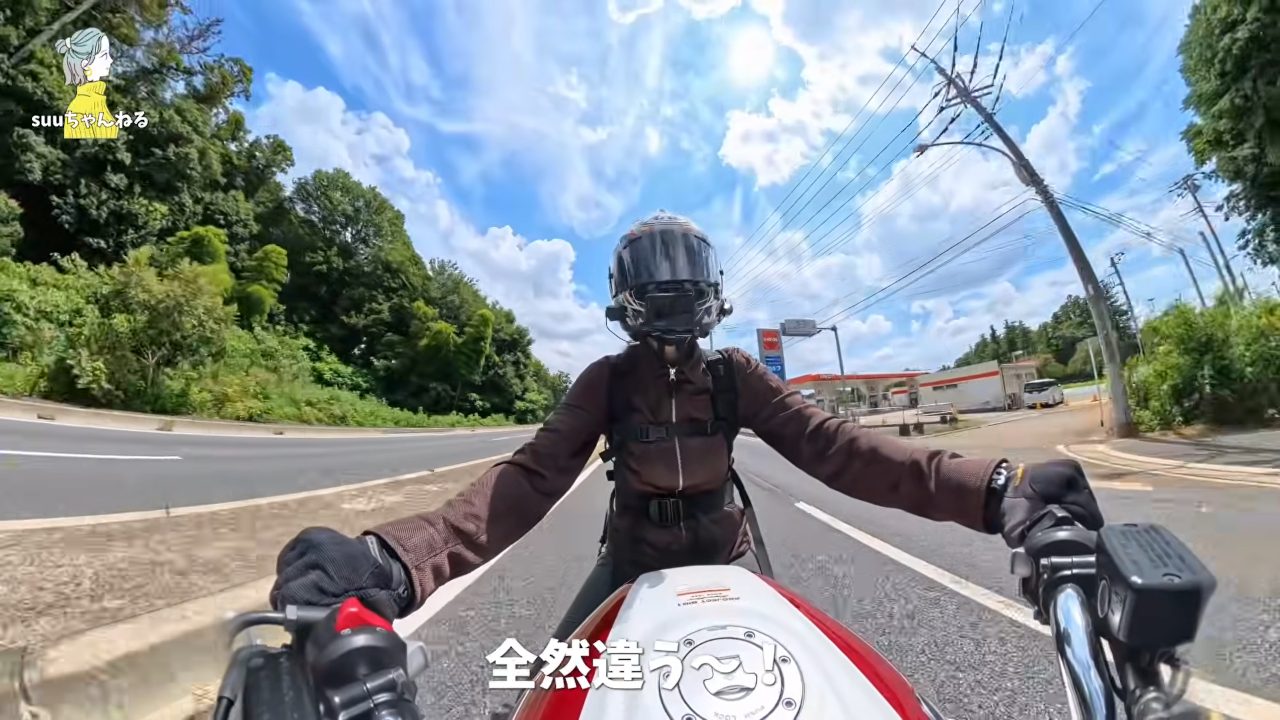 CB1300SBで走行中